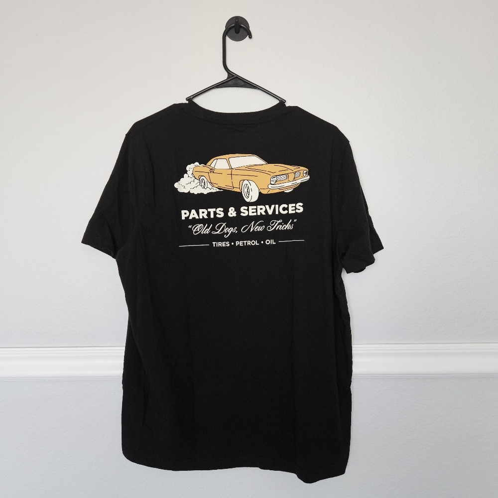 Old Navy Graphic Novelty Short Sleeve T-shirt Vintage Garage Parts & Service L